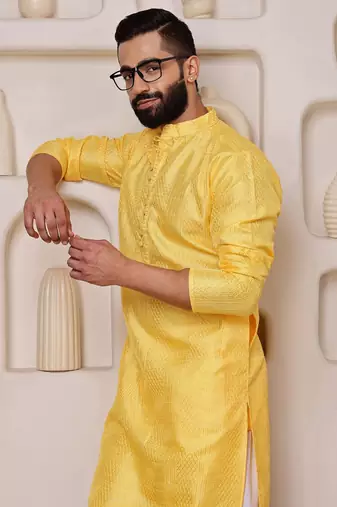 Men yellow cotton blend kurta with ethnic sequin embroidery