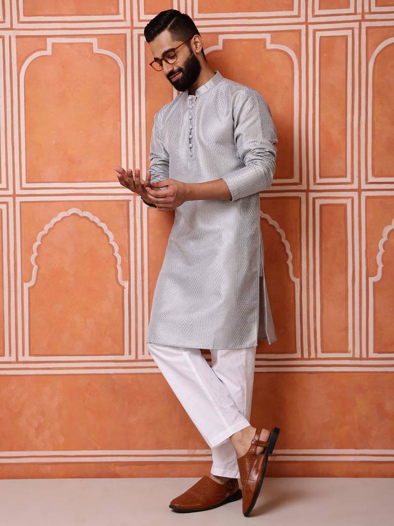 Men grey cotton kurta featuring vertical sequin detail