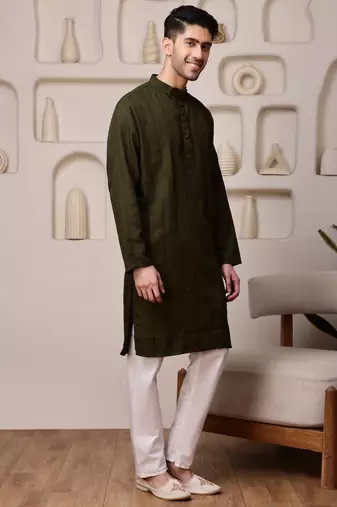 Men green kurta in cotton blend with all-over sequin embroidery