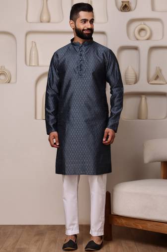 Men grey silk blend kurta with textured jacquard pattern finish