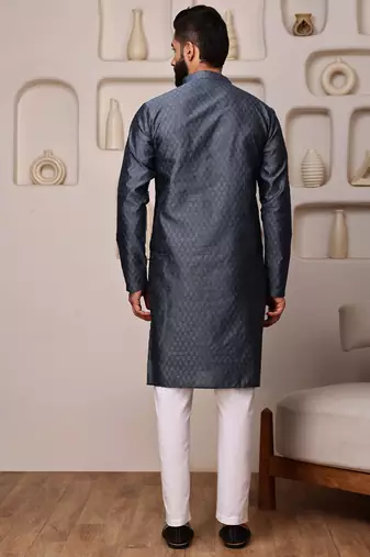 Men grey silk blend kurta with textured jacquard pattern finish