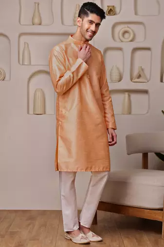 Men peach feather-soft kurta in georgette with minimal look
