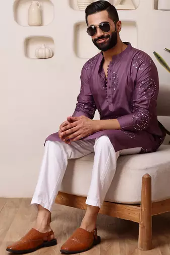 Men wine embroidered viscose blend kurta with thread and mirror