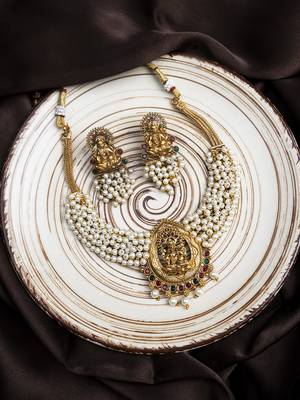 White hydra beads godess necklace set 1