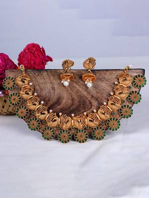 Copper made elegant green kemp peacock necklace set 1