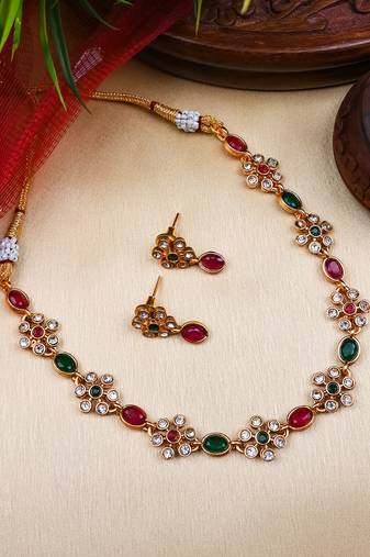 Ruby green kemp studded sleek flower necklace set