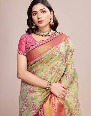 green kanjivaram silk blend saree with blouse 4
