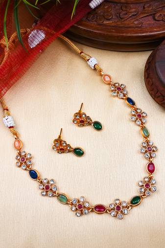 Multicolor kemp studded sleek flower necklace set
