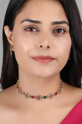 Multicolor kemp studded sleek flower necklace set
