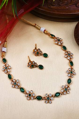 Green kemp studded sleek flower necklace set