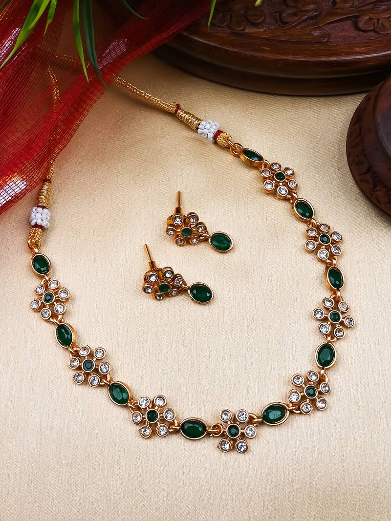 Green kemp studded sleek flower necklace set