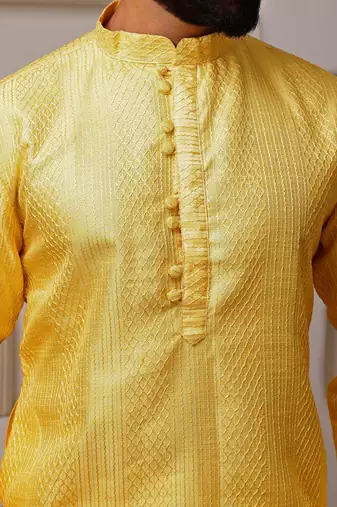 Men yellow cotton blend kurta with ethnic sequin embroidery