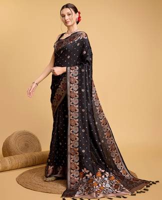 black jacquard saree with blouse piece 2