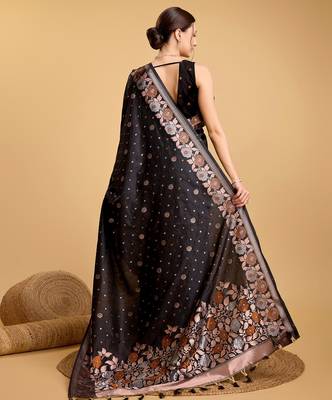 black jacquard saree with blouse piece 5