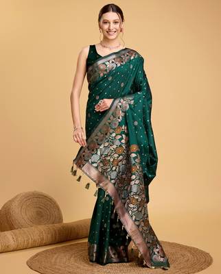 green jacquard saree with blouse piece 3