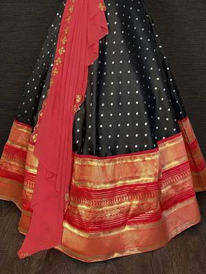 black jacquard zari weaving lehenga set choli with dupatta with dupatta 3