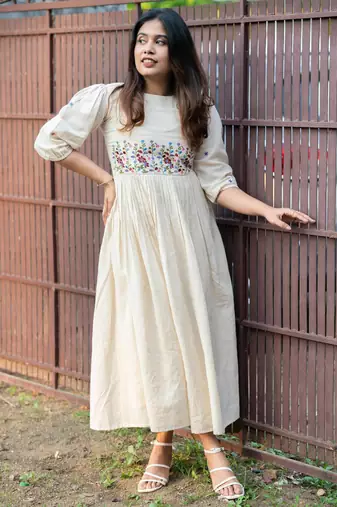Off-white floral embroidered long kurti