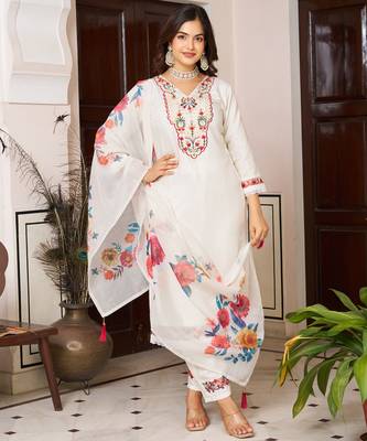 White floral sequence embroidery kurta set with chanderi dupatta for women 3
