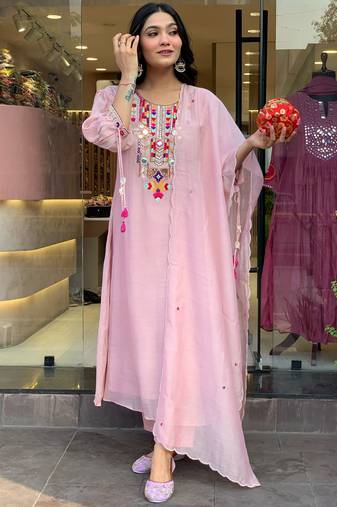 Peach mirror embroidery chanderi silk kurta set with embroidery organza dupatta for women