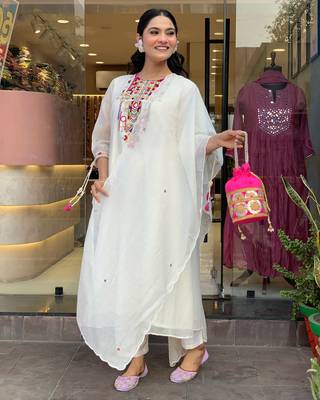 White mirror embroidery chanderi silk kurta set with embroidery organza dupatta for women 2
