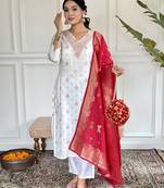 White floral jacquard embroidery silk kurta set with jacquard bandhani dupatta for women