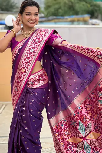 magenta zari weaving banarasi silk blend saree