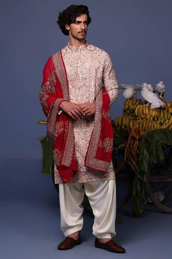 Khusro pink kurta set