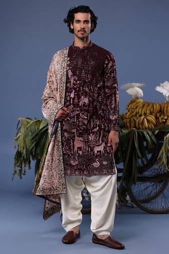 Kaif giraffe wine kurta set