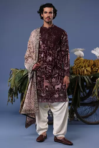 Kaif giraffe wine kurta set