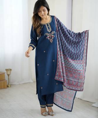 Women's  Chanderi Silk Embroidery Straight Kurta with Pant and Dupatta Set 1