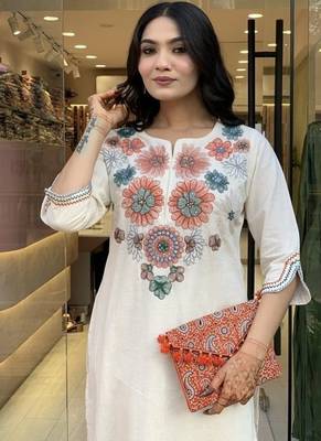 Off White Embroidered Cotton Flex Kurta and Pant Set 3