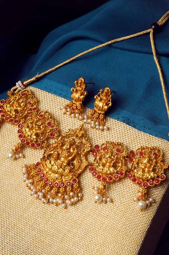 Gold plated red kemp studded goddess necklace set