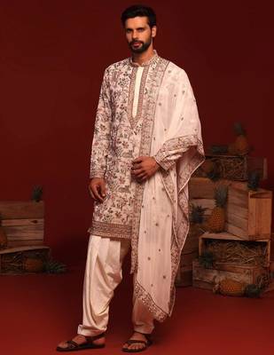 Chinmay ivory kurta set 5