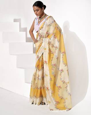 Yellow cotton blend printed saree 4