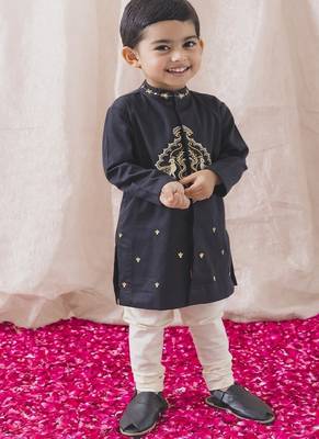 Black embroidered cotton  kurta pyjama 1