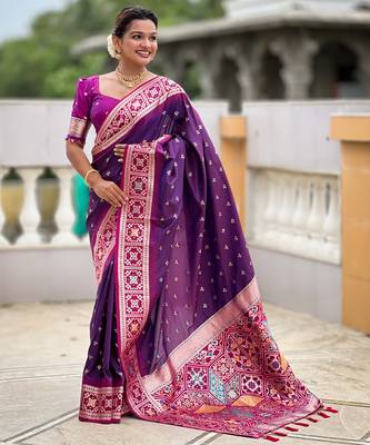 Magenta Soft Silk Blend Saree With Zari Weaving Meenakari Design 3