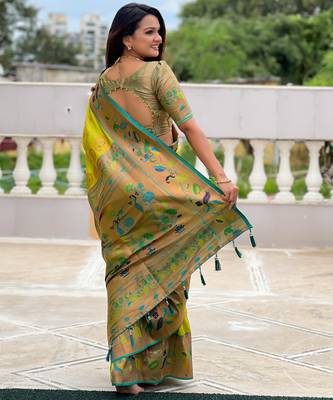 Parrot Green silk blend Saree With Paithani Weaved Pallu And Blouse 4
