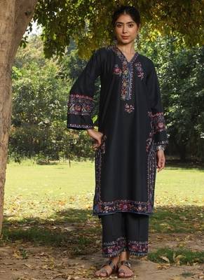 Black lawn printed kurta-sets 1