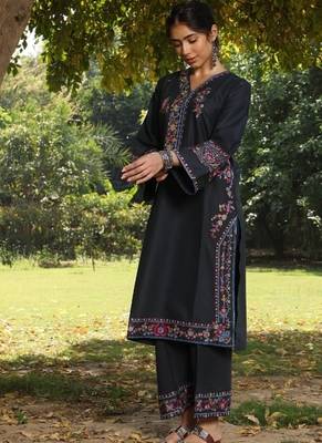 Black lawn printed kurta-sets 2