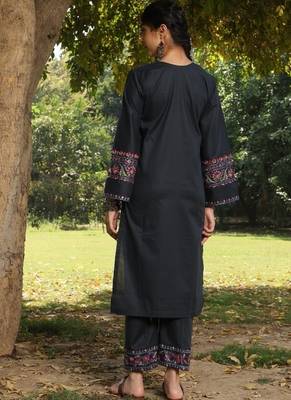 Black lawn printed kurta-sets 4