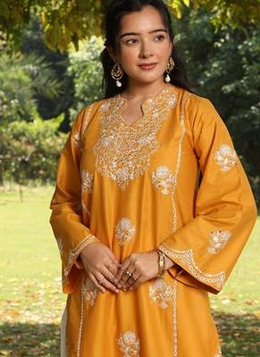 Yellow lawn printed kurta-sets 4
