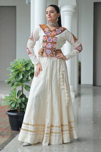 WHITE KUTCHI GAMTHI WORK KORA COTTON NAVRATRI STITCHED LEHENGA CHOLI