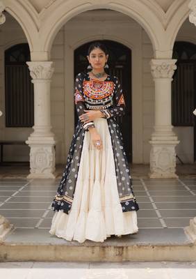 BLACK WHITE PRINT KUTCHI GAMTHI COTTON NAVRATRI STITCHED LEHENGA CHOLI 1