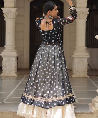 BLACK WHITE PRINT KUTCHI GAMTHI COTTON NAVRATRI STITCHED LEHENGA CHOLI 3