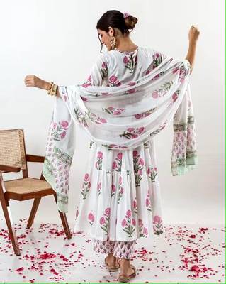 White Floral Printed Cotton Suit Set 5