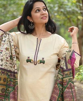 Off White Embroidered Cotton Flex Kurta and Pant Set with Chanderi Dupatta 4