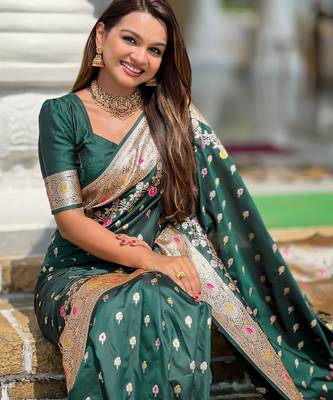 Green soft silk blend saree with zari weaving meenakari design 1