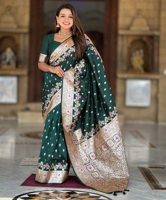Green soft silk blend saree with zari weaving meenakari design 4