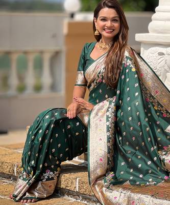 Green soft silk blend saree with zari weaving meenakari design 5