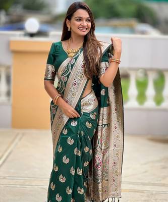 Green soft silk blend saree with zari weaving meenakari design 4